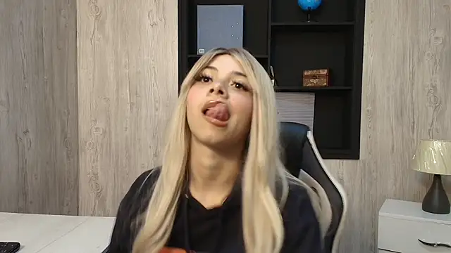 Vampy Monroe online show from May 2026 03:17:01 PM