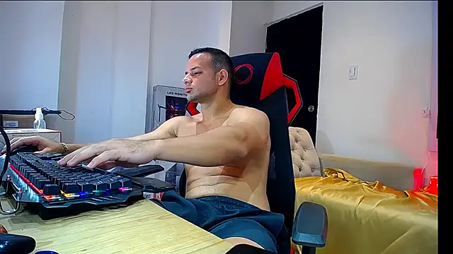 Snapshot of hugo_19cm chatting on September 2025 03:59:01 PM hugo 19cm online show from September 2025 03:59:01 PM