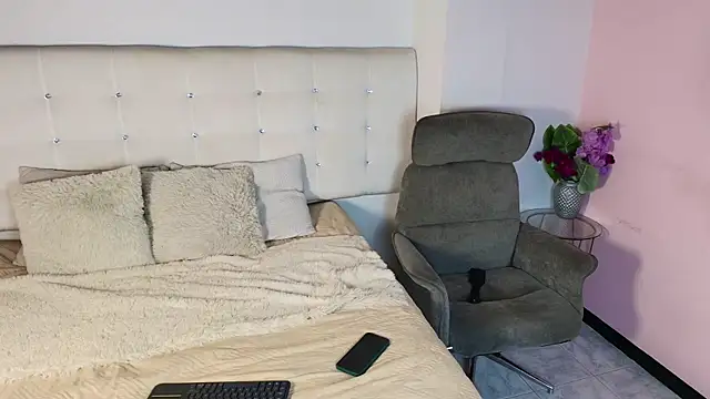 emilly duque online show from June 2026 03:11:01 AM