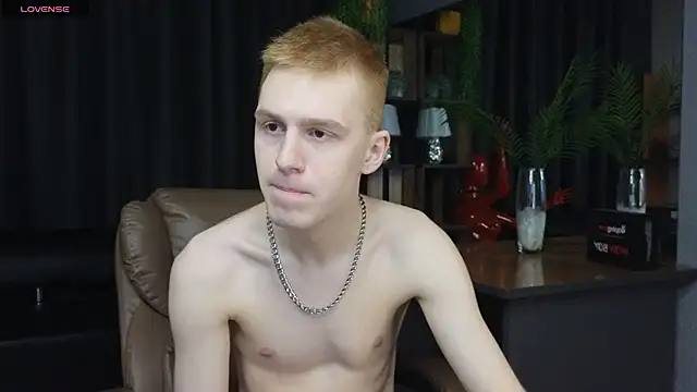 Tommy CrashXXX online show from May 2026 03:40:01 PM