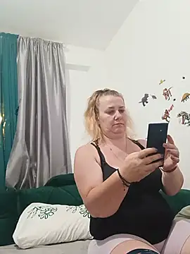 JuliaBestX online show from June 2026 09:52:01 PM