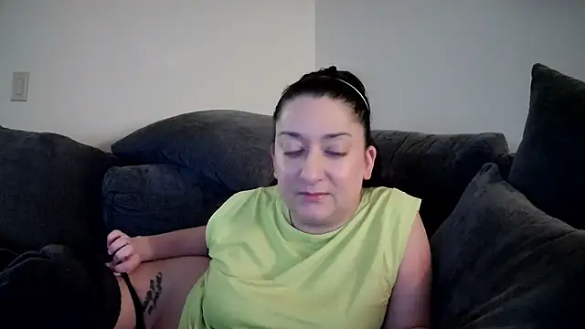 Snapshot of Hottie90210 chatting on May 2026 08:41:01 AM Hottie90210 online show from May 2026 08:41:01 AM