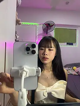Snapshot of Lov3lily chatting on June 2026 10:15:01 AM Lov3lily online show from June 2026 10:15:01 AM