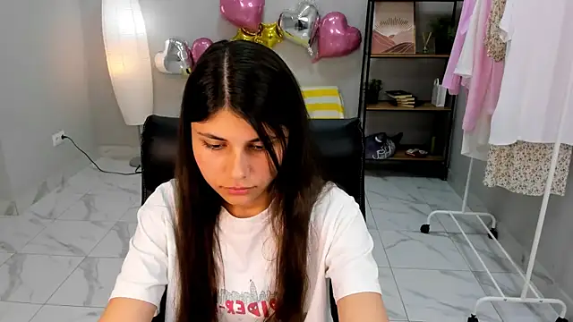 Snapshot of Sara_Morion chatting on May 2026 01:28:02 PM Sara Morion online show from May 2026 01:28:02 PM