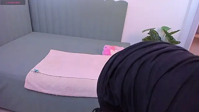 HannaCarttier  online show from June 2026 12:41:02 PM