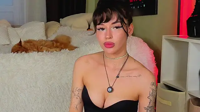 Regina Amour online show from June 2026 07:33:01 PM