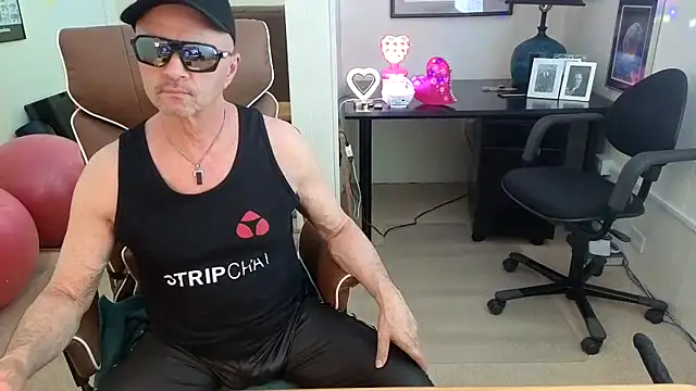 Snapshot of hotdadbod chatting on April 2026 09:39:01 PM hotdadbod online show from April 2026 09:39:01 PM