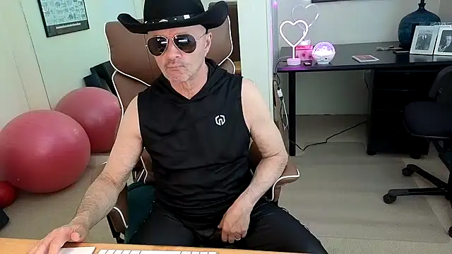 Snapshot of hotdadbod chatting on May 2026 08:47:01 PM hotdadbod online show from May 2026 08:47:01 PM