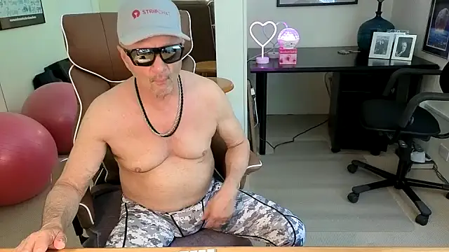 Snapshot of hotdadbod chatting on June 2026 08:45:01 PM hotdadbod online show from June 2026 08:45:01 PM