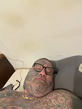 albertogg12 online show from May 2026 06:42:01 AM