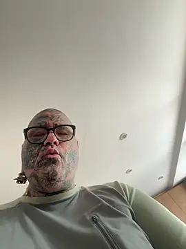 albertogg12 online show from June 2026 01:23:01 PM