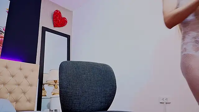 AlissonRose3 online show from May 2026 07:33:01 PM