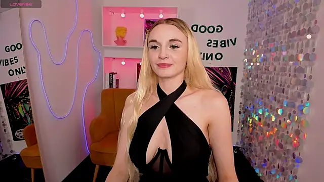 Snapshot of Mila__Lux chatting on June 2026 08:53:02 PM Mila Lux online show from June 2026 08:53:02 PM