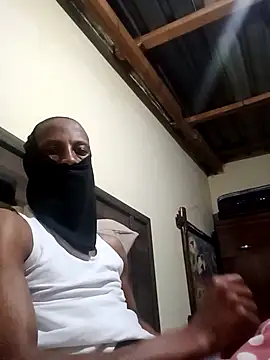 Berto2404 online show from May 2026 11:46:01 PM