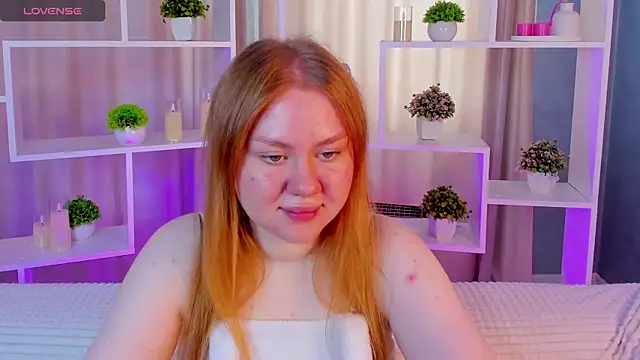AlexaaBee online show from May 2026 08:18:01 AM