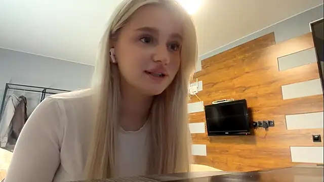 TiffanieSluyter online show from May 2026 06:04:01 PM