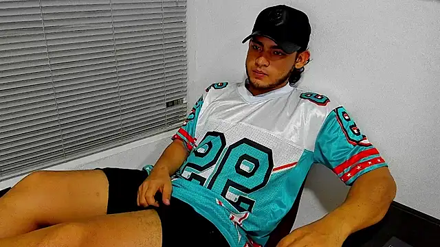 Snapshot of louis_rueda chatting on May 2026 05:59:01 AM louis rueda online show from May 2026 05:59:01 AM