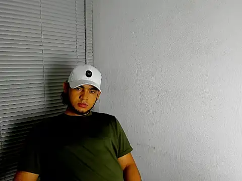 Snapshot of louis_rueda chatting on June 2026 04:58:02 AM louis rueda online show from June 2026 04:58:02 AM