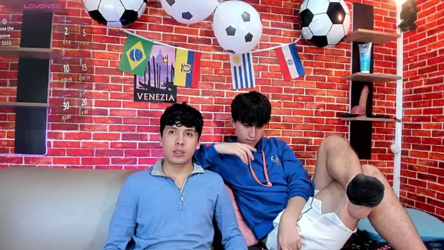 Hoot boyss  online show from June 2026 07:45:01 PM