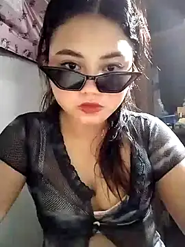 Snapshot of lie_louron chatting on May 2026 03:28:01 PM lie louron online show from May 2026 03:28:01 PM