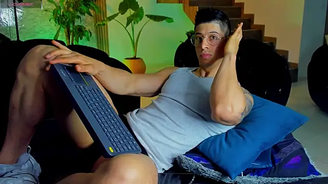 Snapshot of lukas_green11 chatting on June 2026 01:21:02 AM lukas green11 online show from June 2026 01:21:02 AM