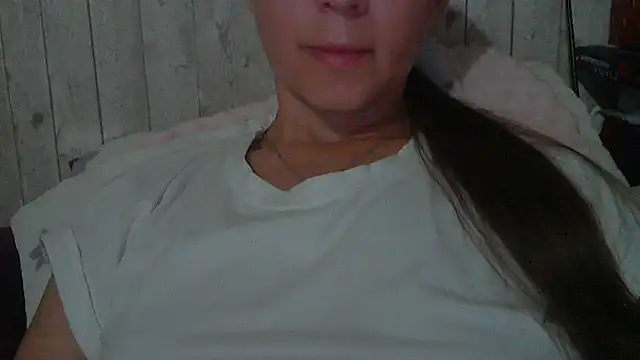 Snapshot of Bella--White chatting on May 2026 05:21:02 PM Bella--White online show from May 2026 05:21:02 PM