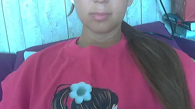 Snapshot of Bella--White chatting on June 2026 05:31:01 AM Bella--White online show from June 2026 05:31:01 AM