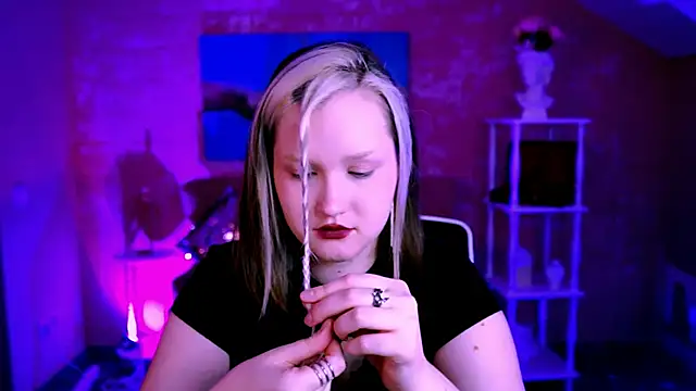 ViolettWoods online show from June 2026 06:30:01 AM