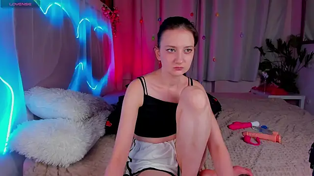 SummerLilaa online show from June 2026 01:30:01 PM