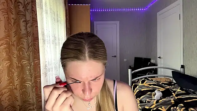 HoneysPiee online show from June 2026 10:10:02 AM