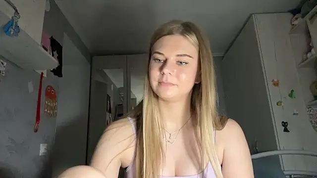 HoneysPiee online show from July 2026 09:22:01 PM