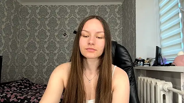 ShaylaChong online show from June 2026 04:04:02 AM