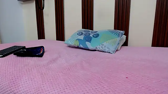 skinnykattylush19 online show from June 2026 06:00:02 AM