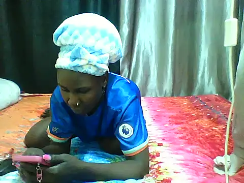 Snapshot of Bambybeauty2 chatting on July 2026 08:18:01 AM Bambybeauty2 online show from July 2026 08:18:01 AM