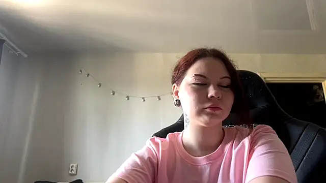 Redhair girl online show from May 2026 08:00:01 AM