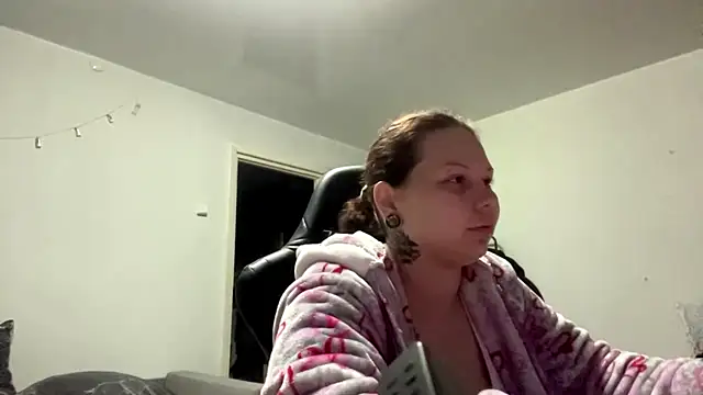 Redhair girl online show from June 2026 05:52:01 PM