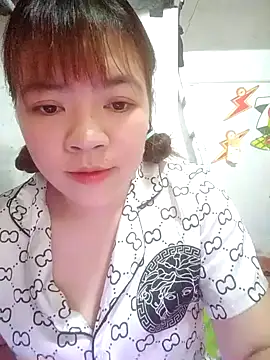 Loleml01 online show from May 2026 06:00:02 AM