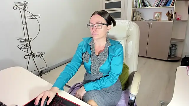 Snapshot of Vika73 chatting on November 2025 10:13:02 AM Vika73 online show from November 2025 10:13:02 AM