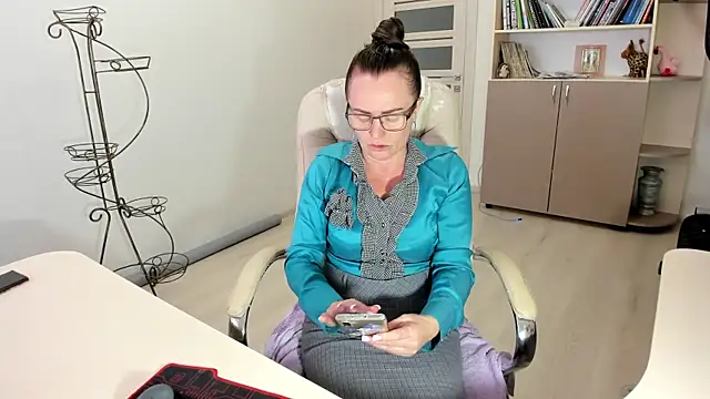 Snapshot of Vika73 chatting on November 2025 12:38:02 PM Vika73 online show from November 2025 12:38:02 PM