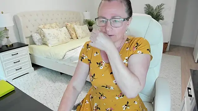 Vika73 online show from April 2026 04:42:02 PM
