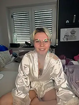 HannahFoxxx online show from May 2026 10:32:02 AM