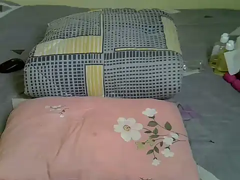 Snapshot of Pearl_petite chatting on June 2026 08:13:01 PM Pearl petite online show from June 2026 08:13:01 PM