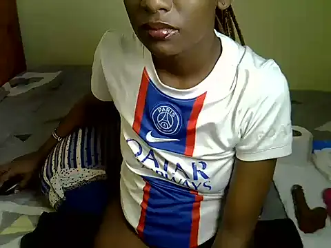 Snapshot of Pearl_petite chatting on July 2026 07:31:01 PM Pearl petite online show from July 2026 07:31:01 PM