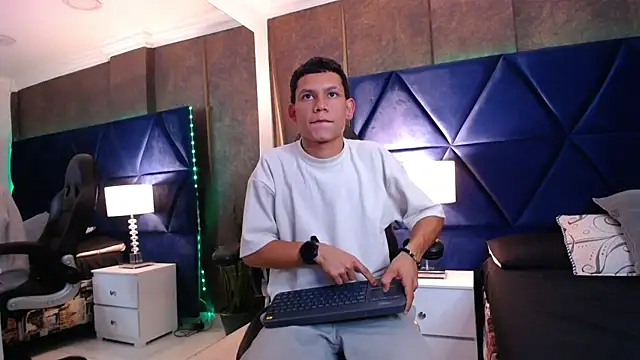 ThiagoFerrer  online show from June 2026 04:02:01 AM