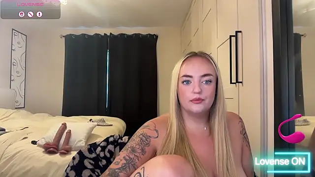 Snapshot of CurvyWetWife chatting on June 2026 08:53:01 AM CurvyWetWife online show from June 2026 08:53:01 AM
