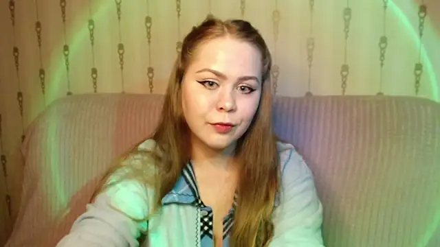 Snapshot of moon_cold chatting on May 2026 01:18:01 PM moon cold online show from May 2026 01:18:01 PM
