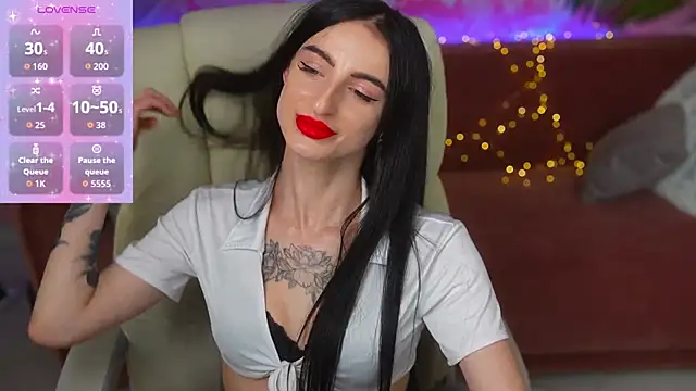 EmilyyMoon online show from June 2026 01:15:01 PM