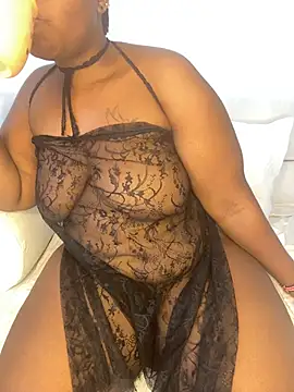 Snapshot of BIGMAMA011 chatting on June 2026 09:37:02 AM BIGMAMA011 online show from June 2026 09:37:02 AM