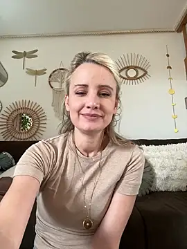 Lilygreen1 online show from May 2026 09:15:01 AM