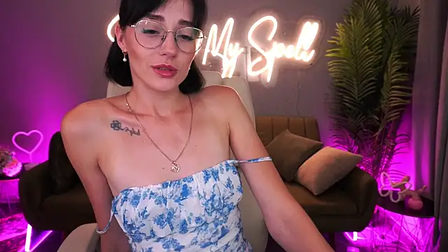 EviiLune online show from July 2026 08:41:02 PM